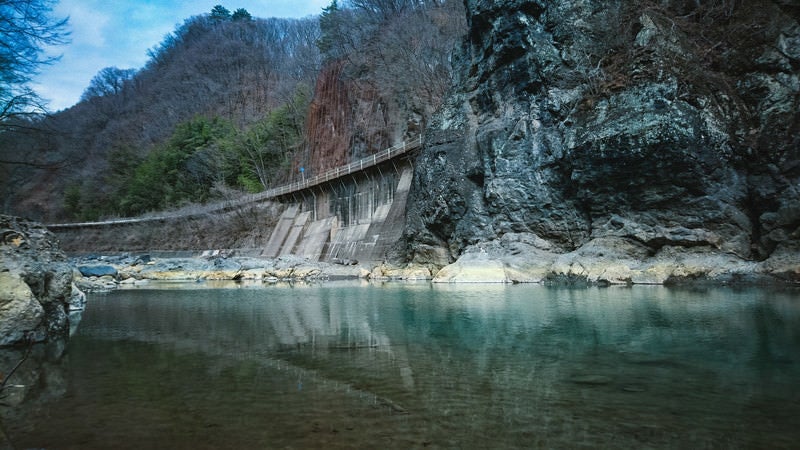 川原湯岩脈（臥龍岩）の写真